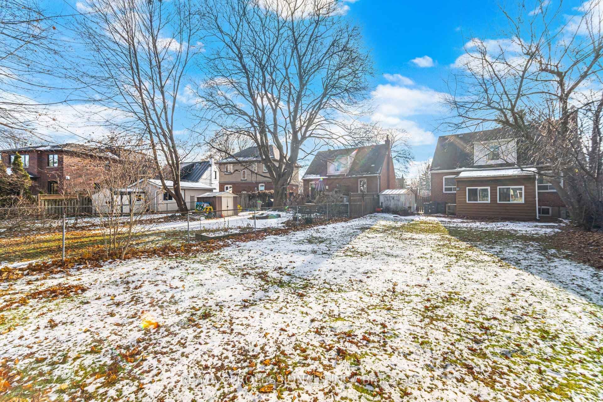 35 Westleigh Crescent photo 44