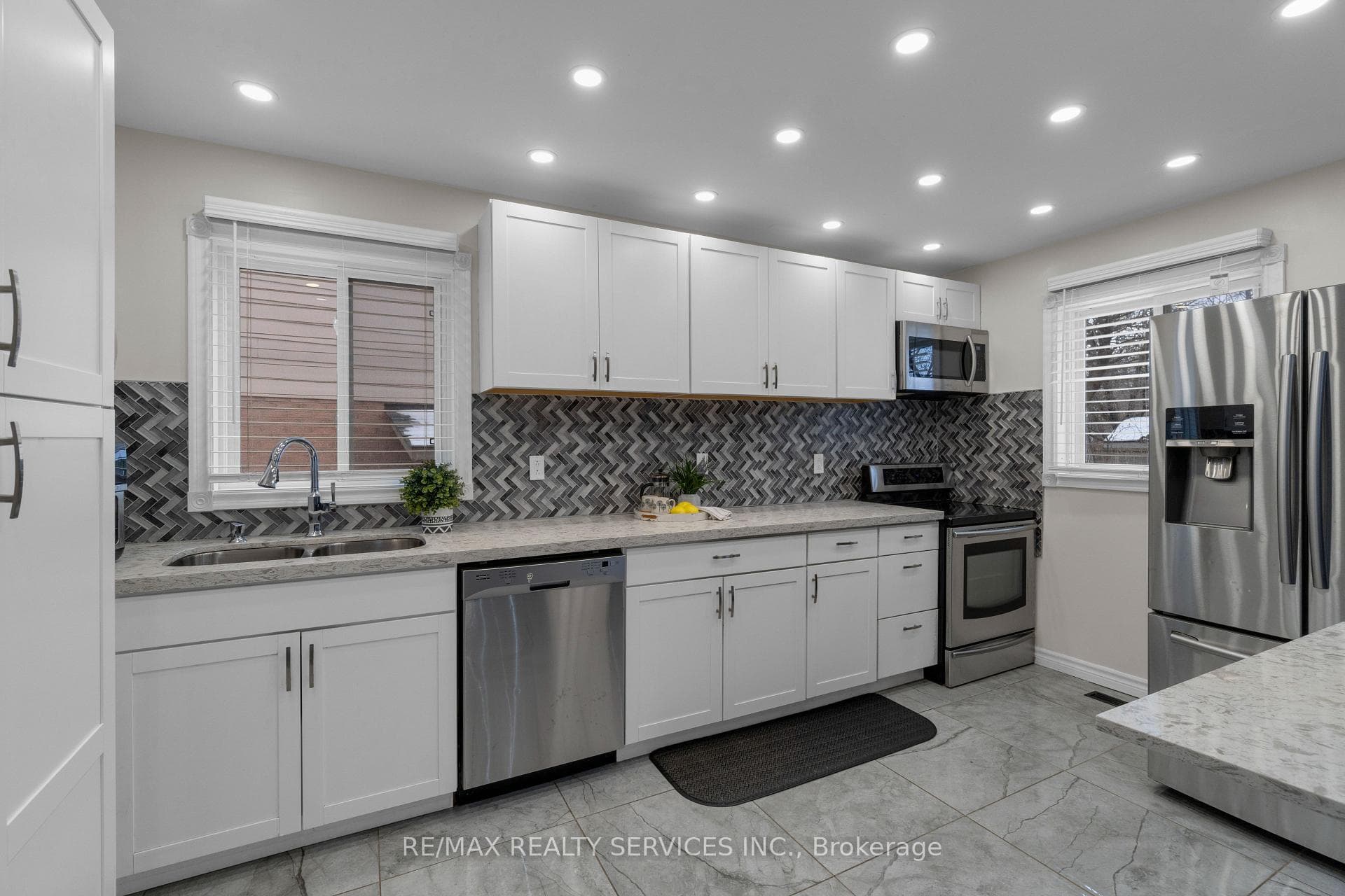 95 Martindale Crescent photo 13