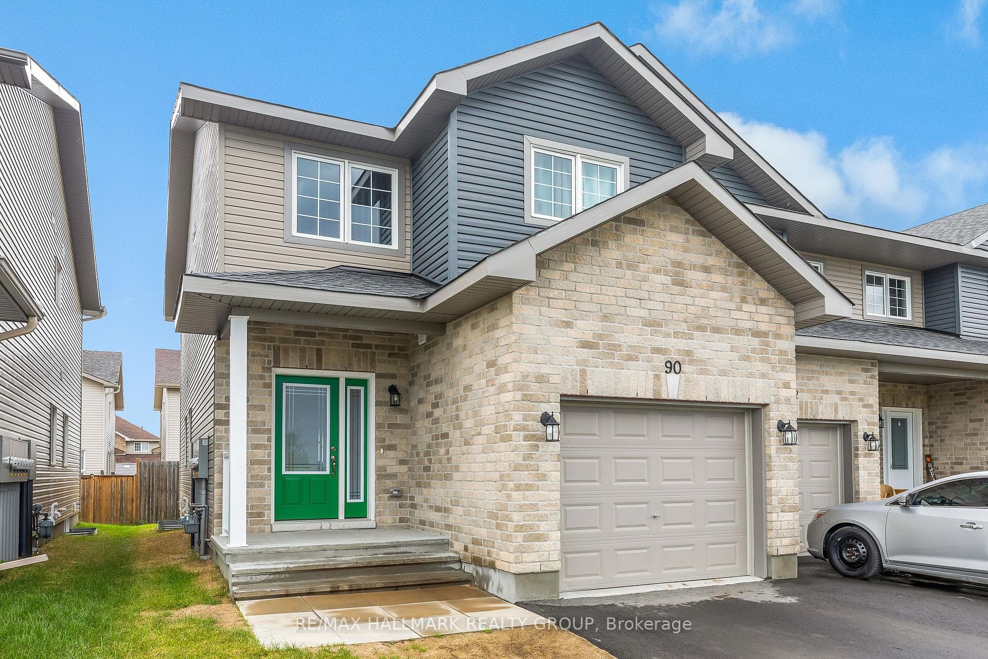 90 Vimy Ridge Crescent photo 1