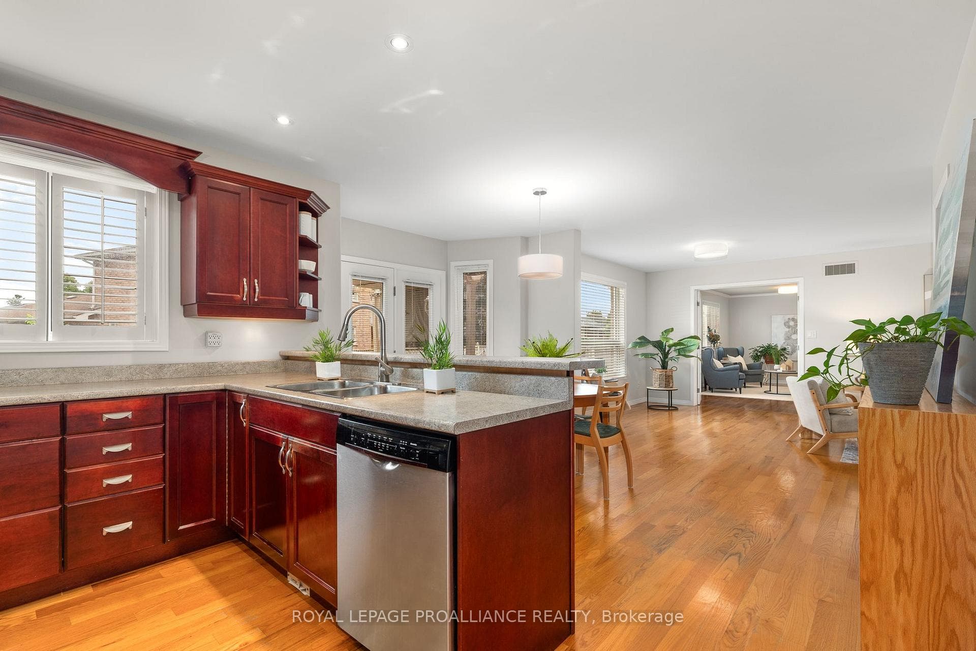 8 Linden Lane photo 17