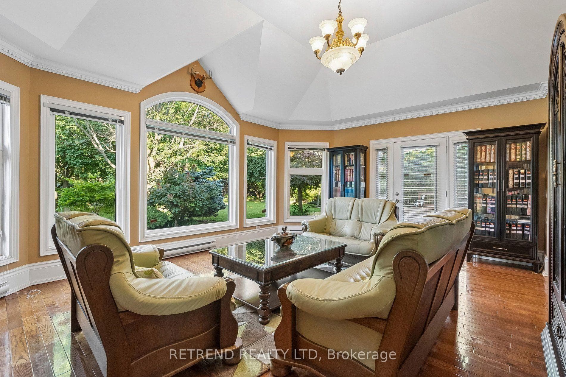 791 Clarence Street photo 19