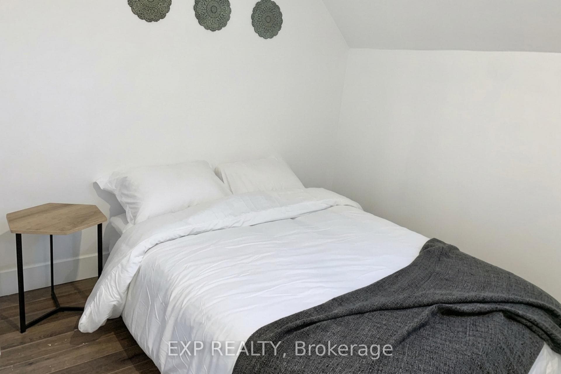 323 Montfort Street photo 14