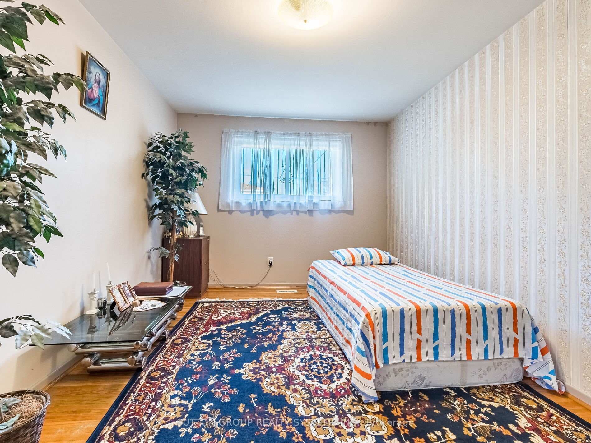 8 Dearbourne Boulevard photo 26