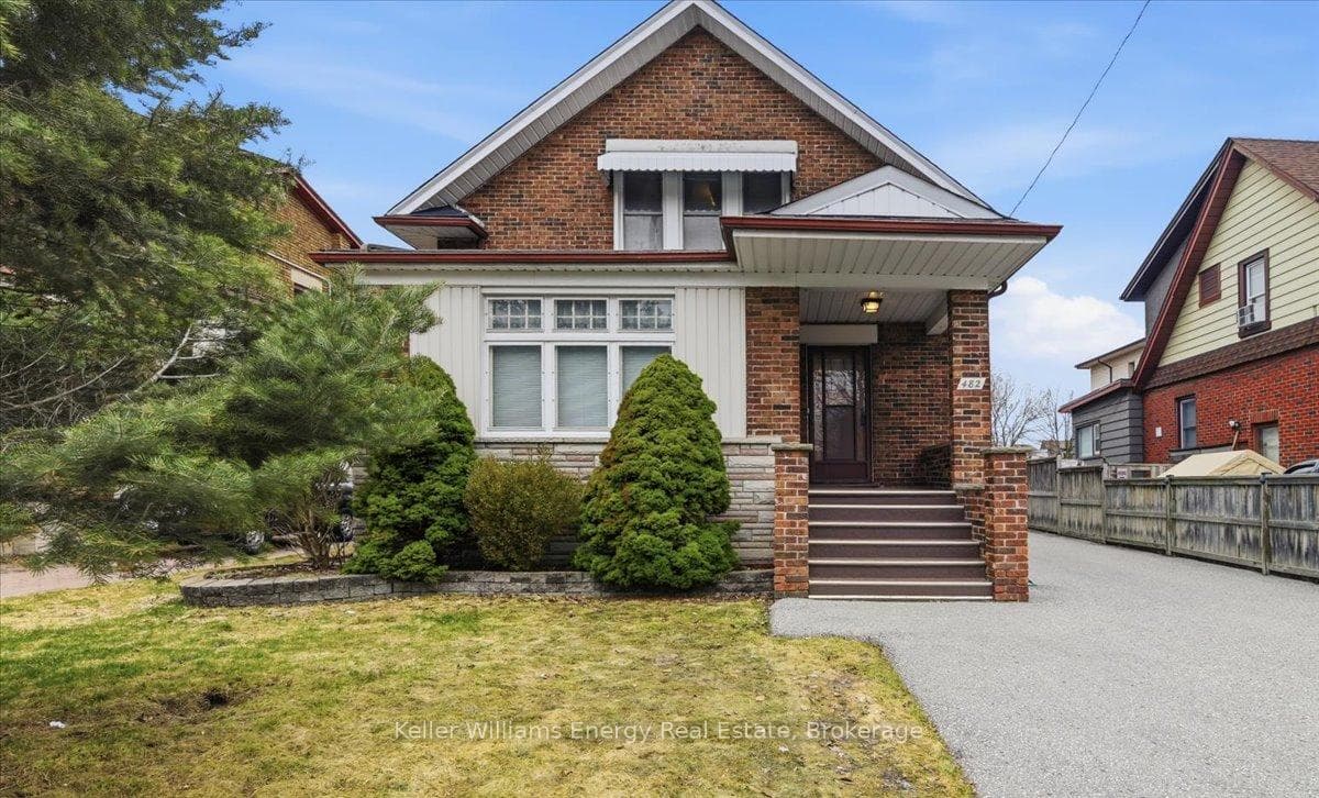 482 Simcoe Street photo 1