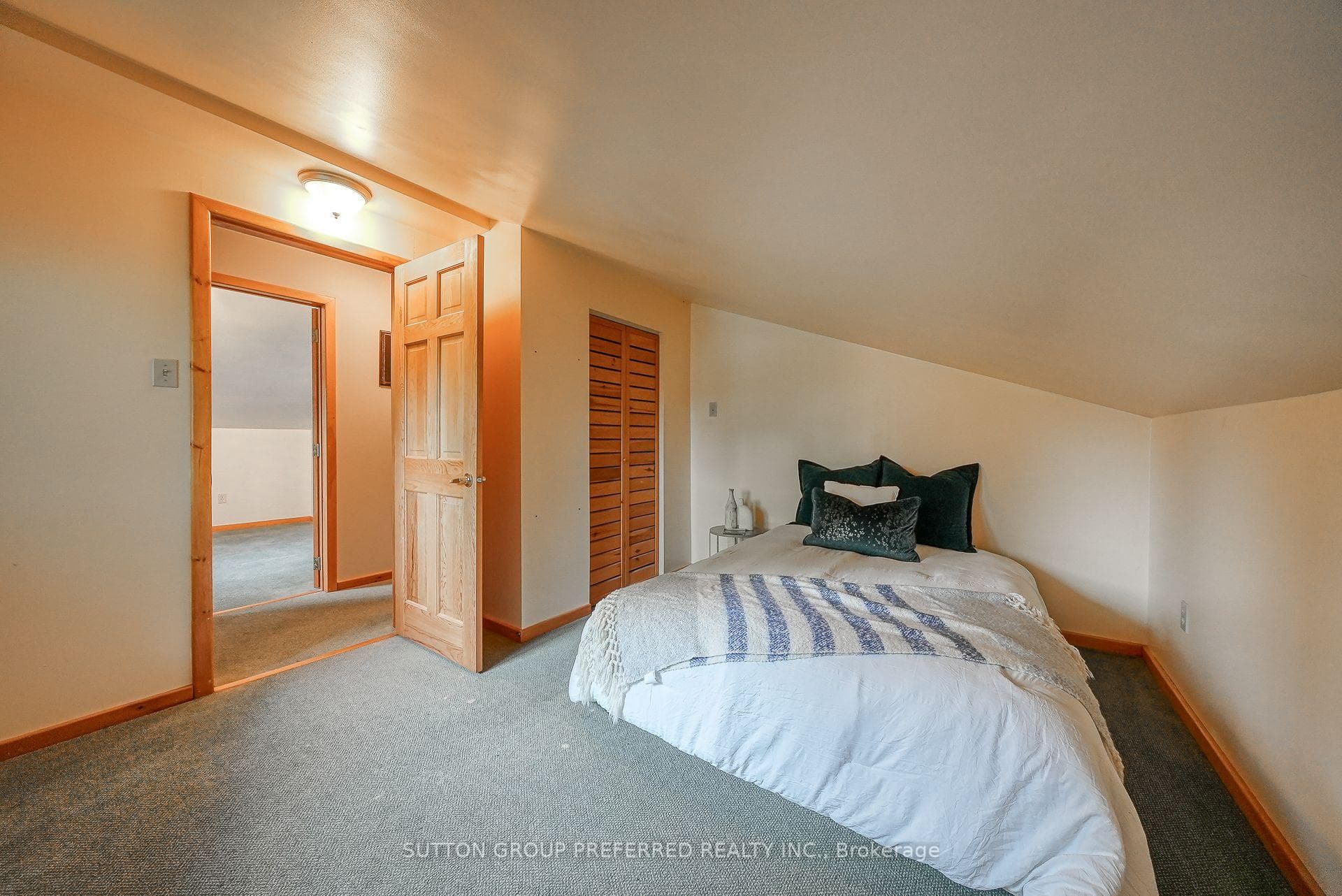 230 Blandford Street photo 22