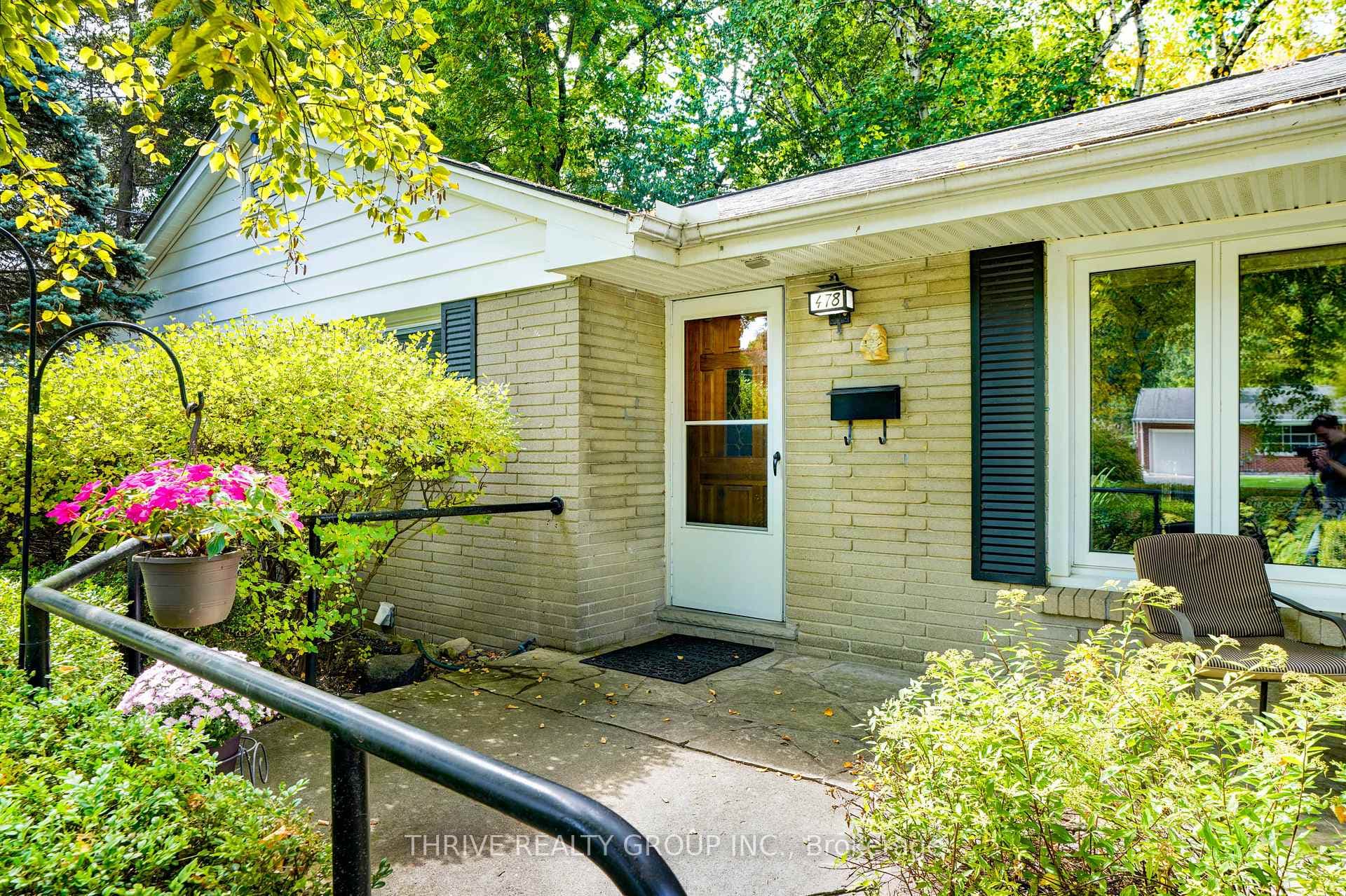 478 Glen Crescent photo 2