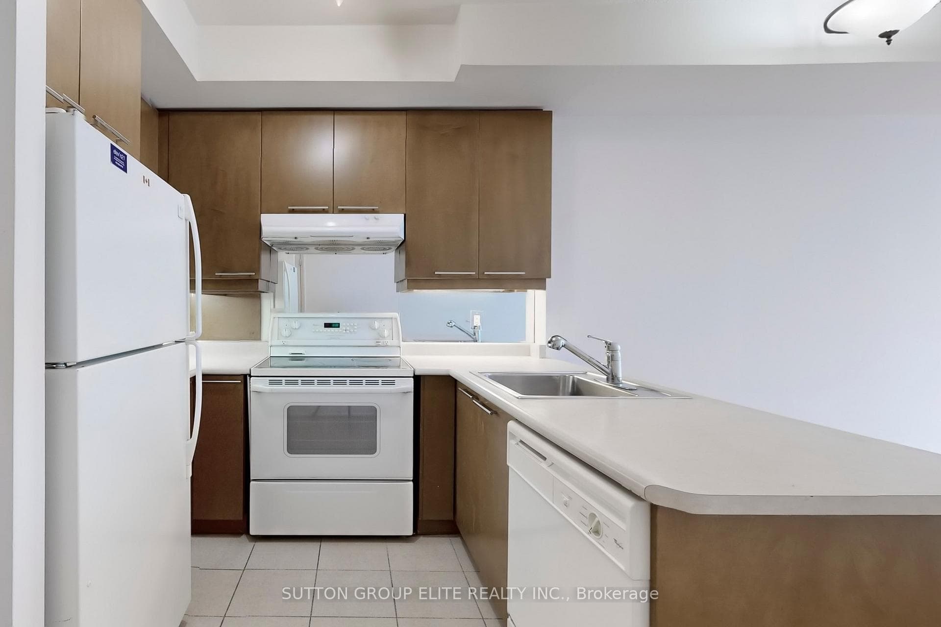 1121 Bay Street Unit 1102 photo 4