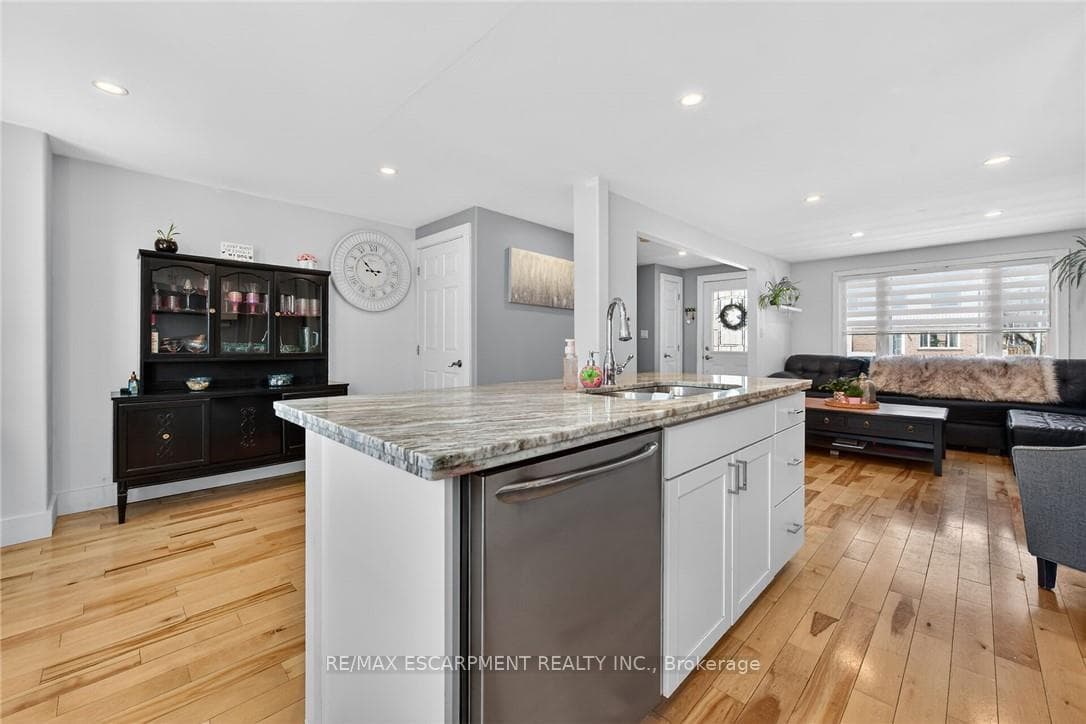142 RICHARDSON Street Unit 12 photo 12