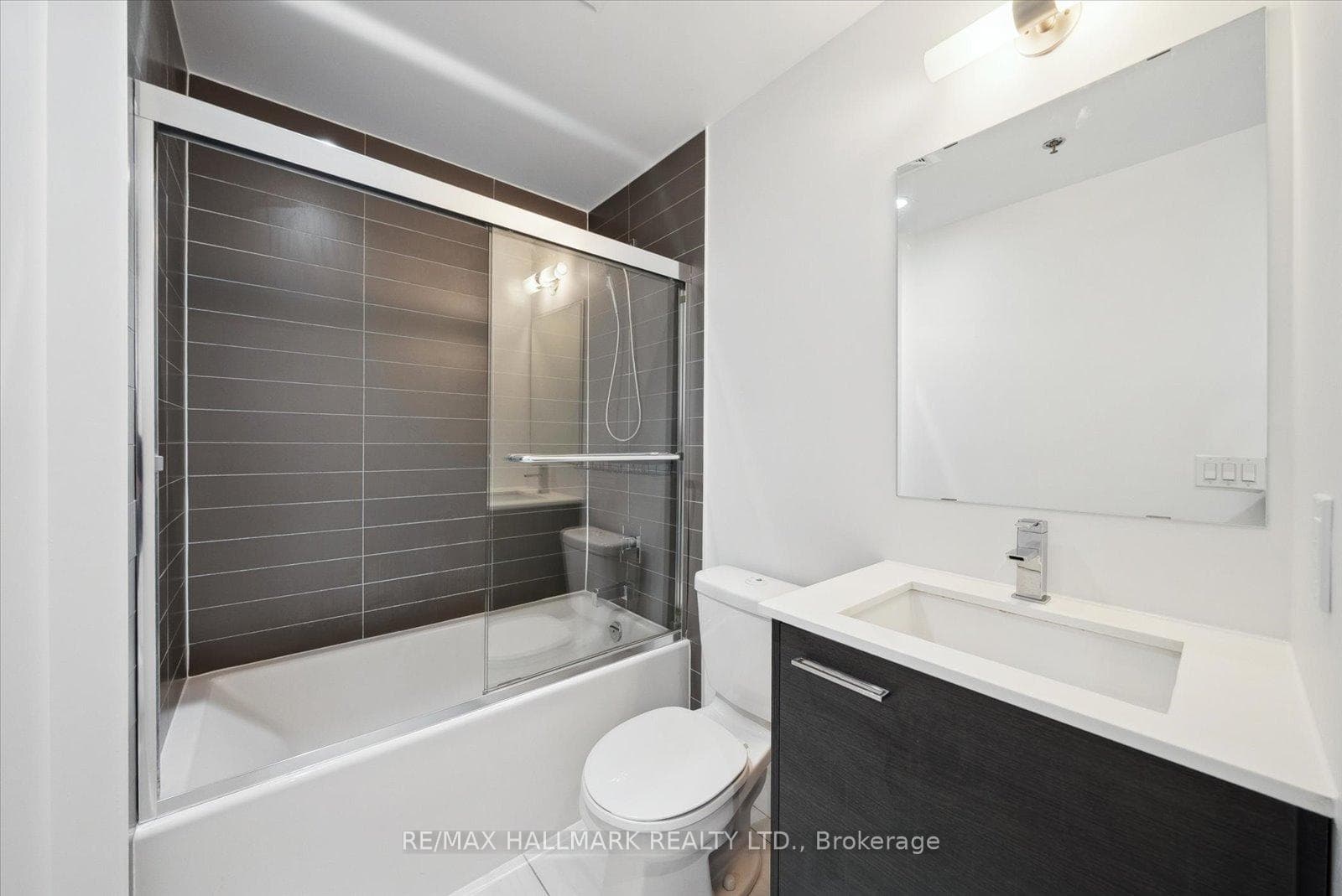 90 Trinity Street Unit 611 photo 25