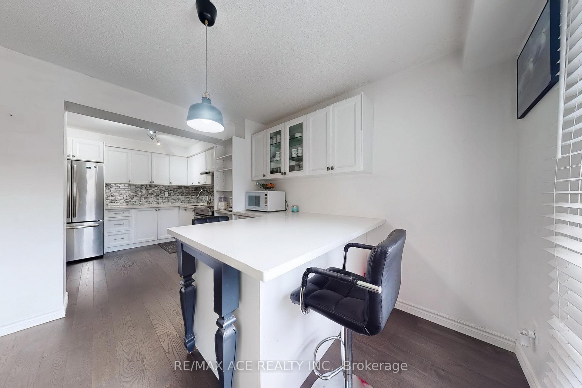 1121 Sandhurst Circle Unit 20 photo 16