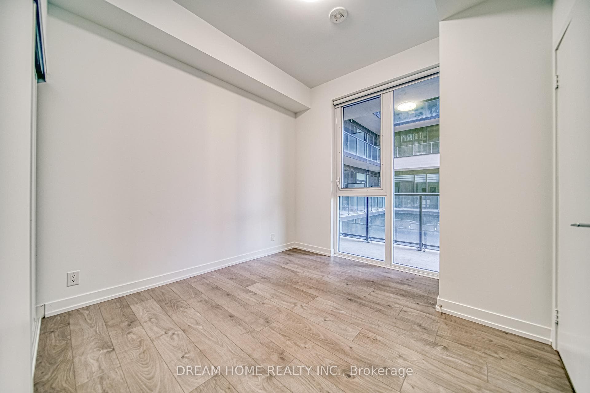 270 Dufferin Street Unit 416 photo 21