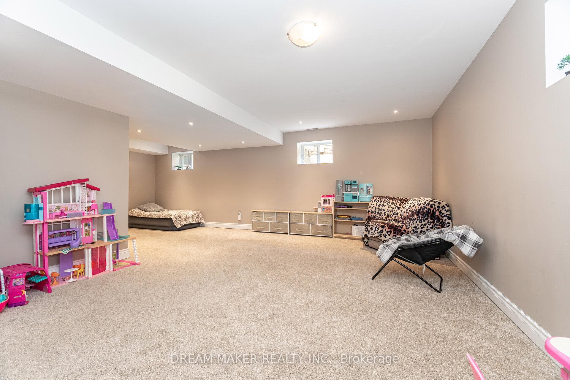 756 Third Avenue photo 40