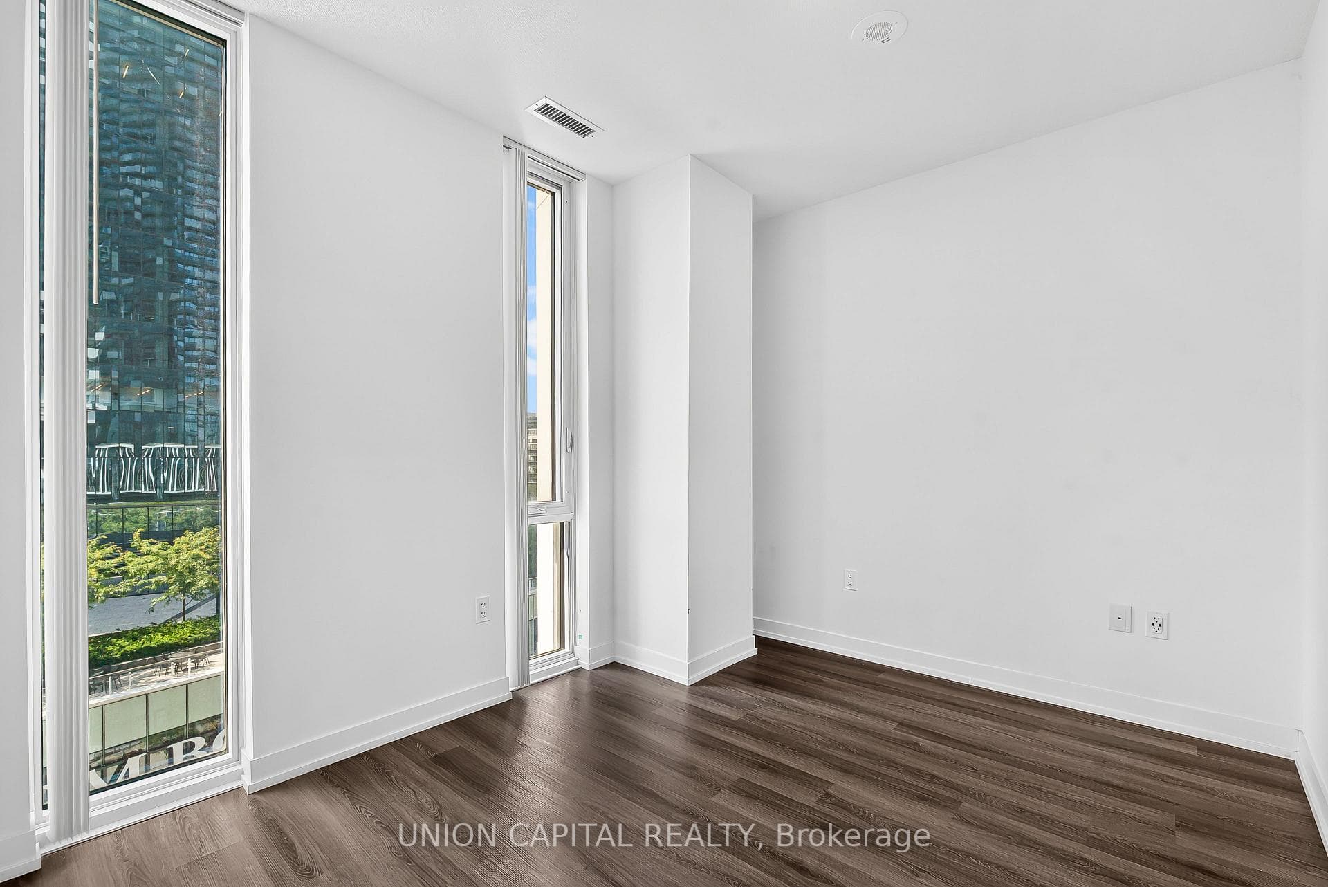 138 Downes Street Unit 909 photo 12