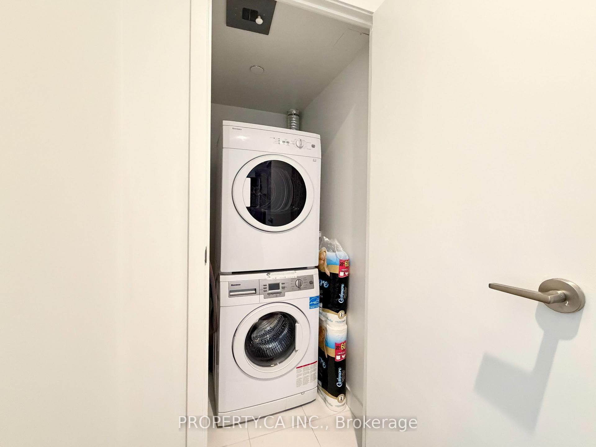68 Shuter Street Unit 2007 photo 22