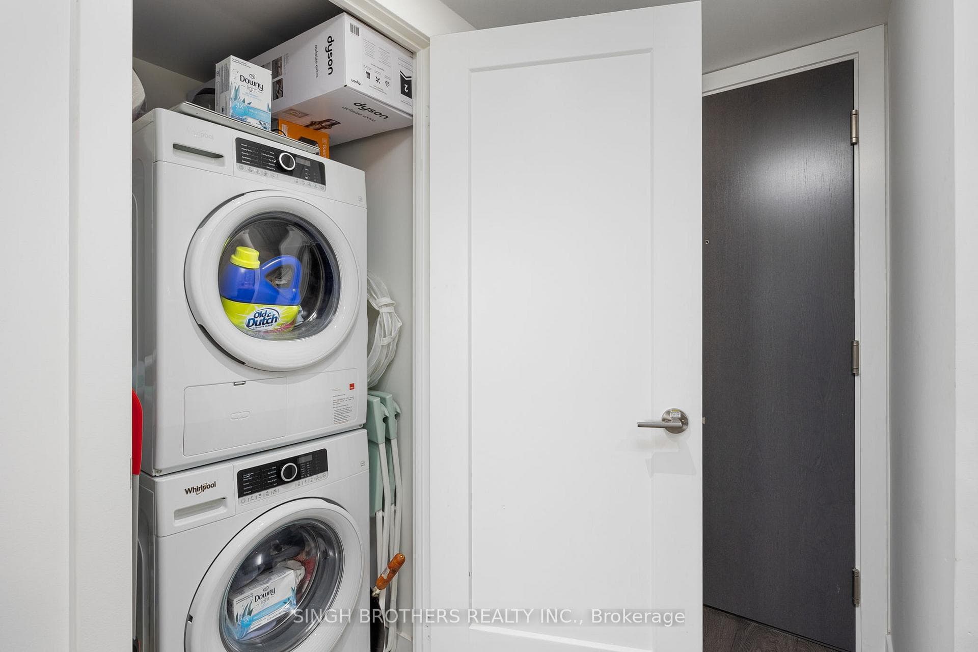 5 Mabelle Avenue Unit 1134 photo 17