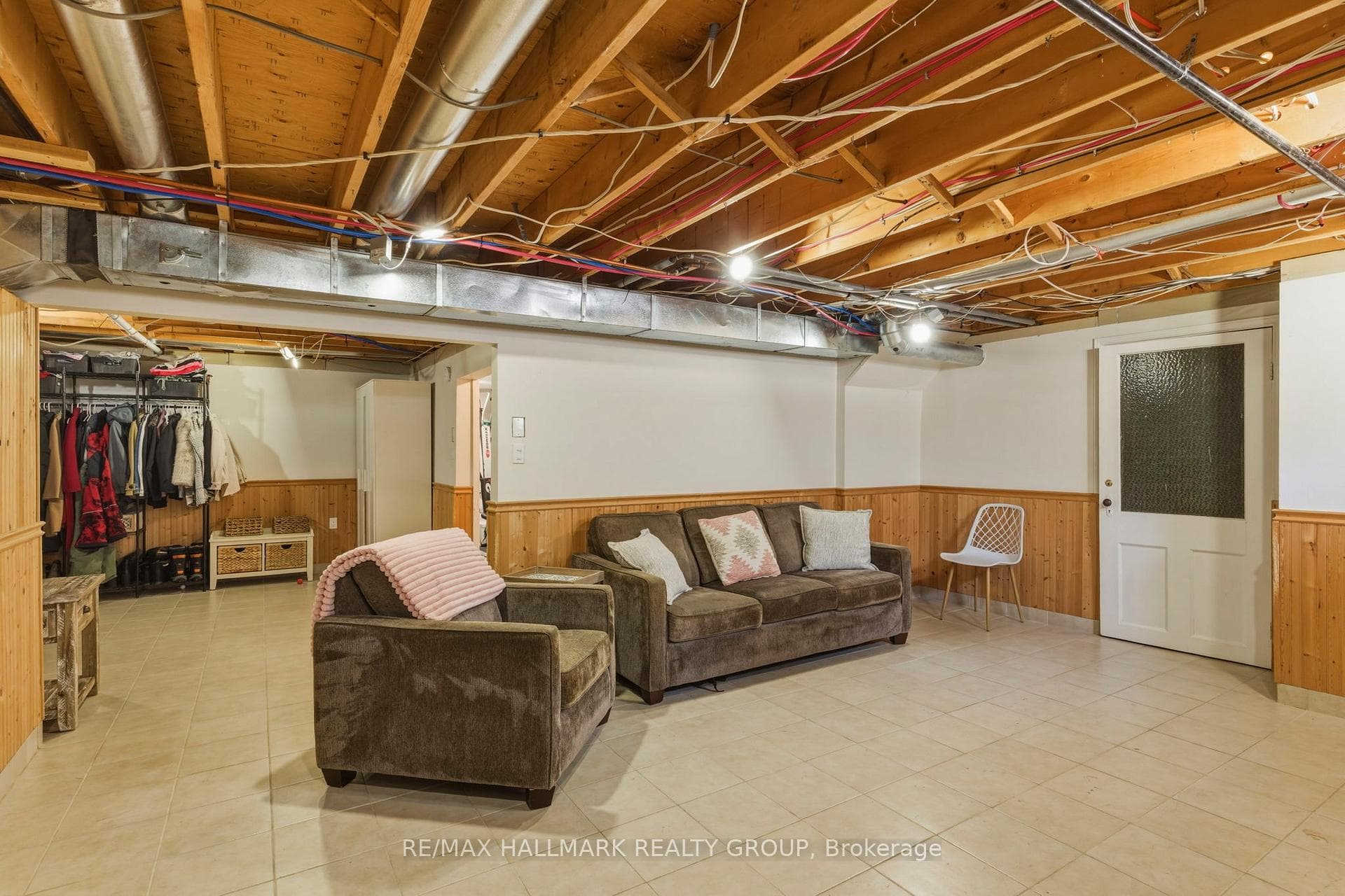 408 Yole Crescent photo 40
