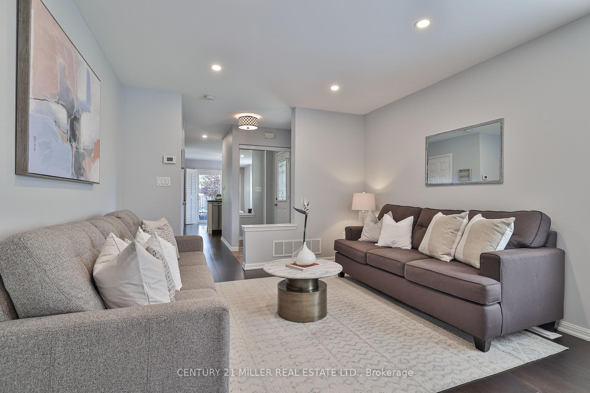 2432 Baintree Crescent photo 7
