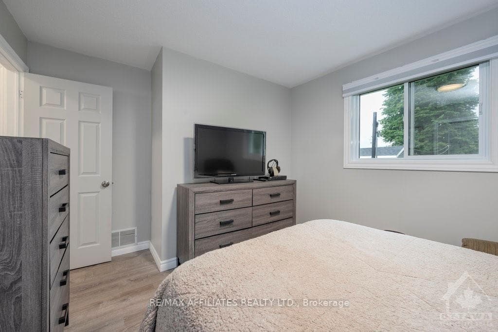 5133 MEADOWLAND Drive photo 19