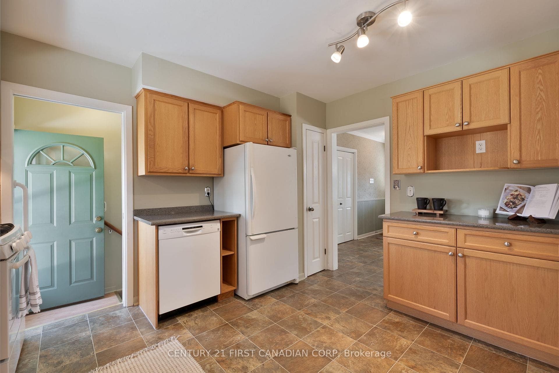 83 Tweed Crescent photo 11