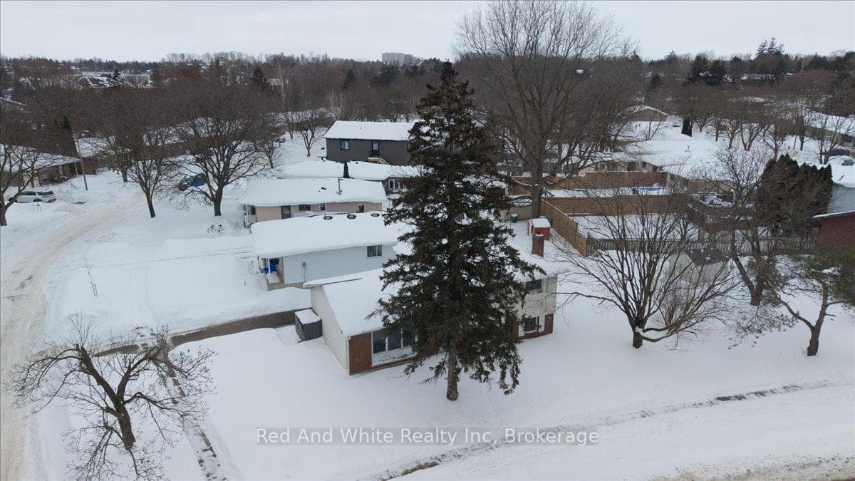 400 Midwood Crescent photo 23