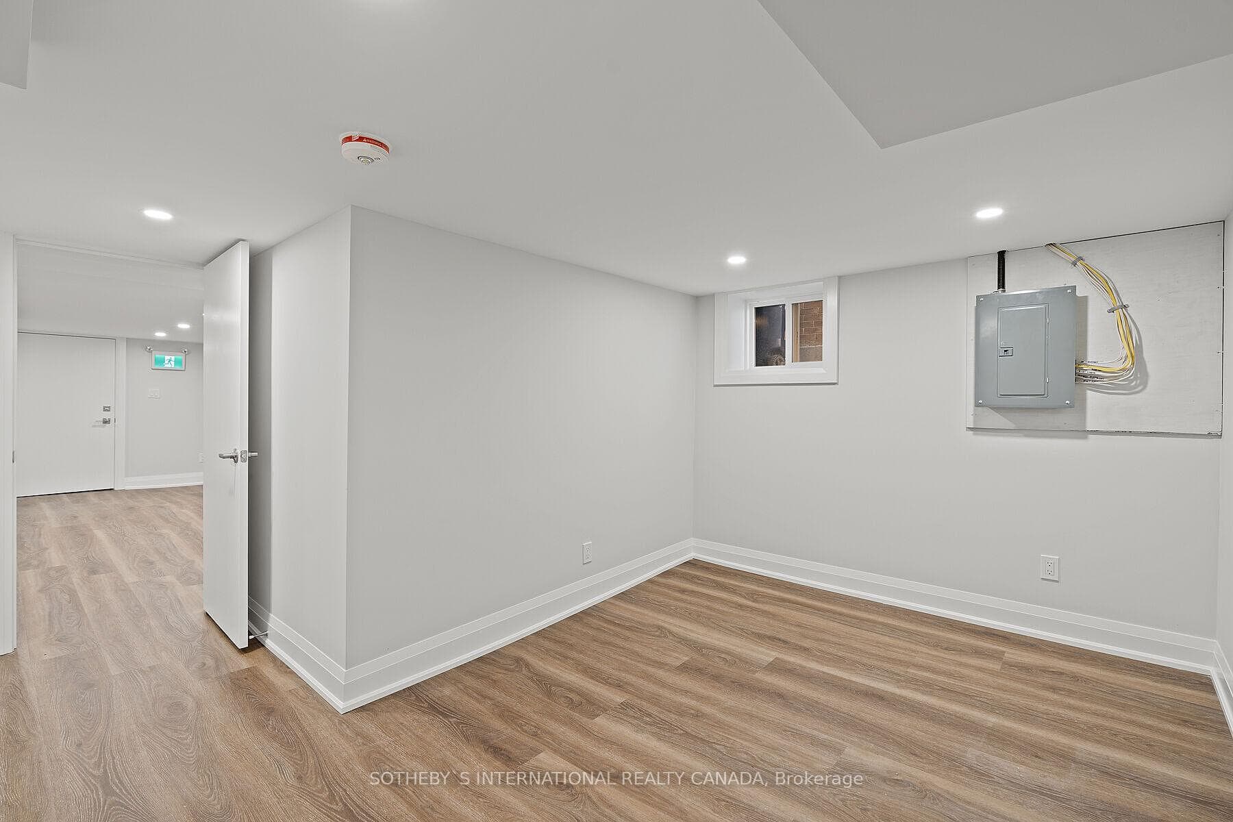 30 Strathgowan Avenue Unit Lower photo 11