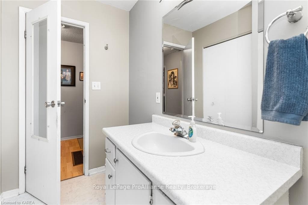 11 GREEN Drive photo 34