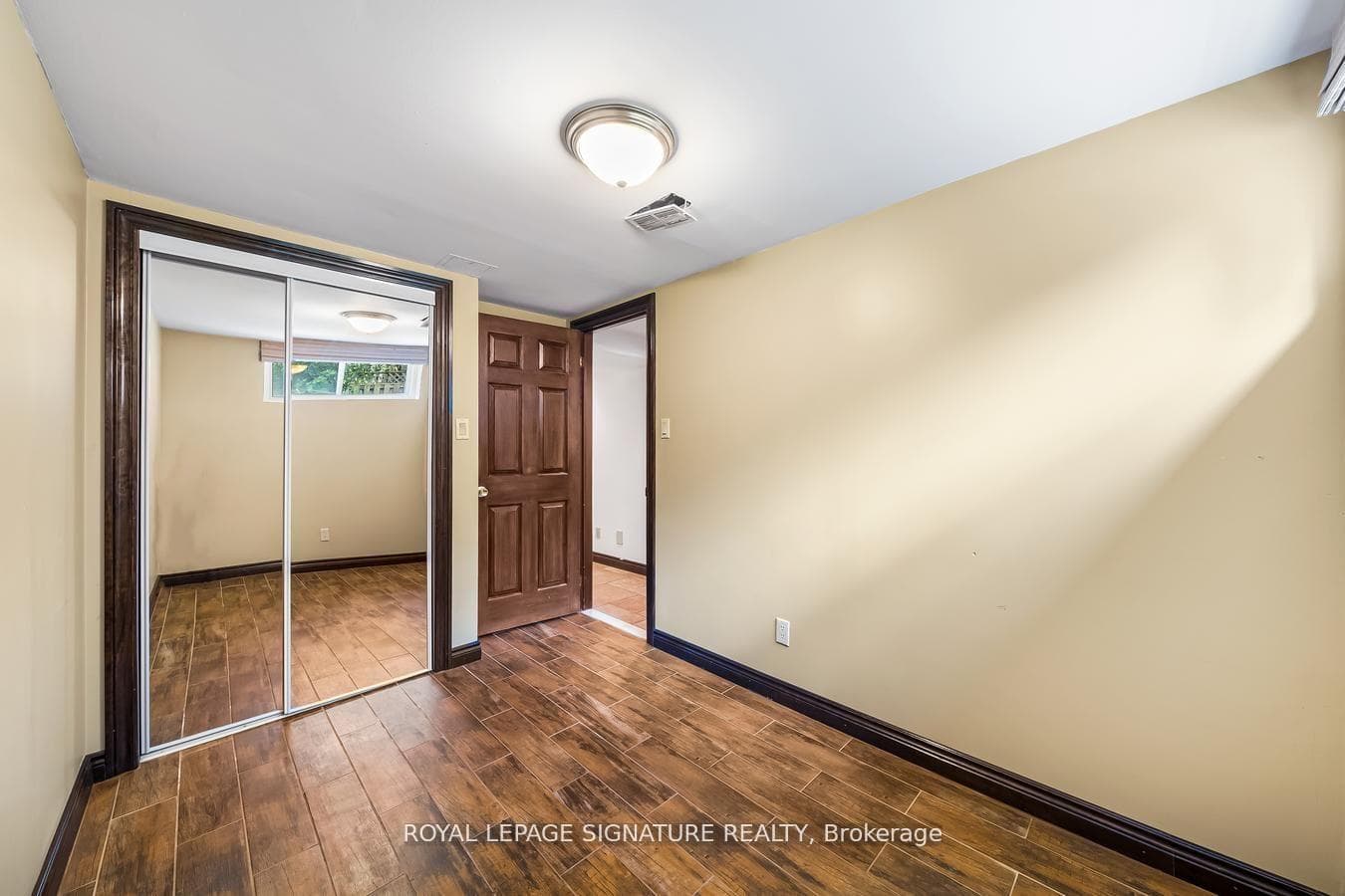 21 Broadlands Boulevard photo 29