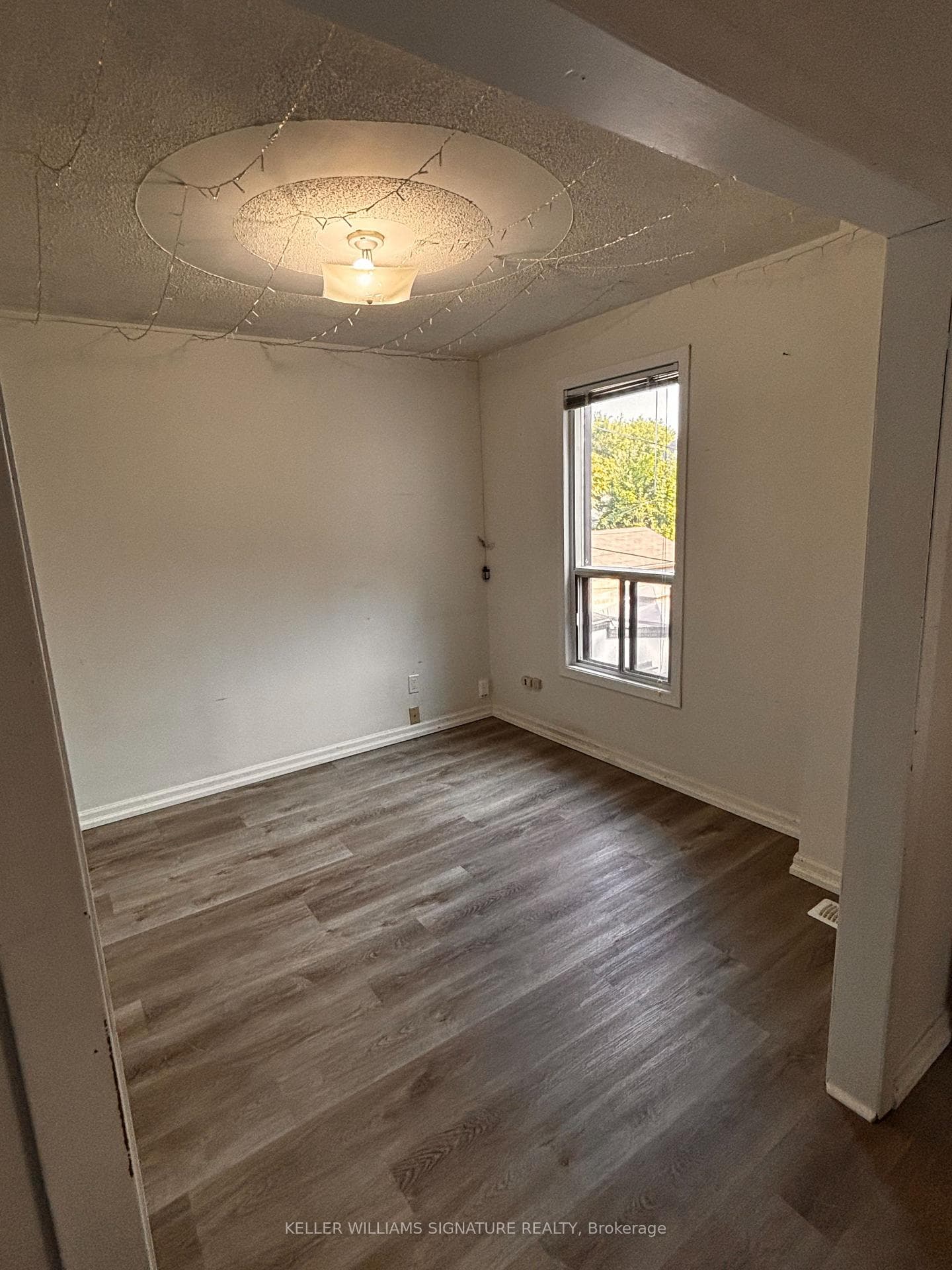 44 Rosemont Avenue Unit Upper photo 9