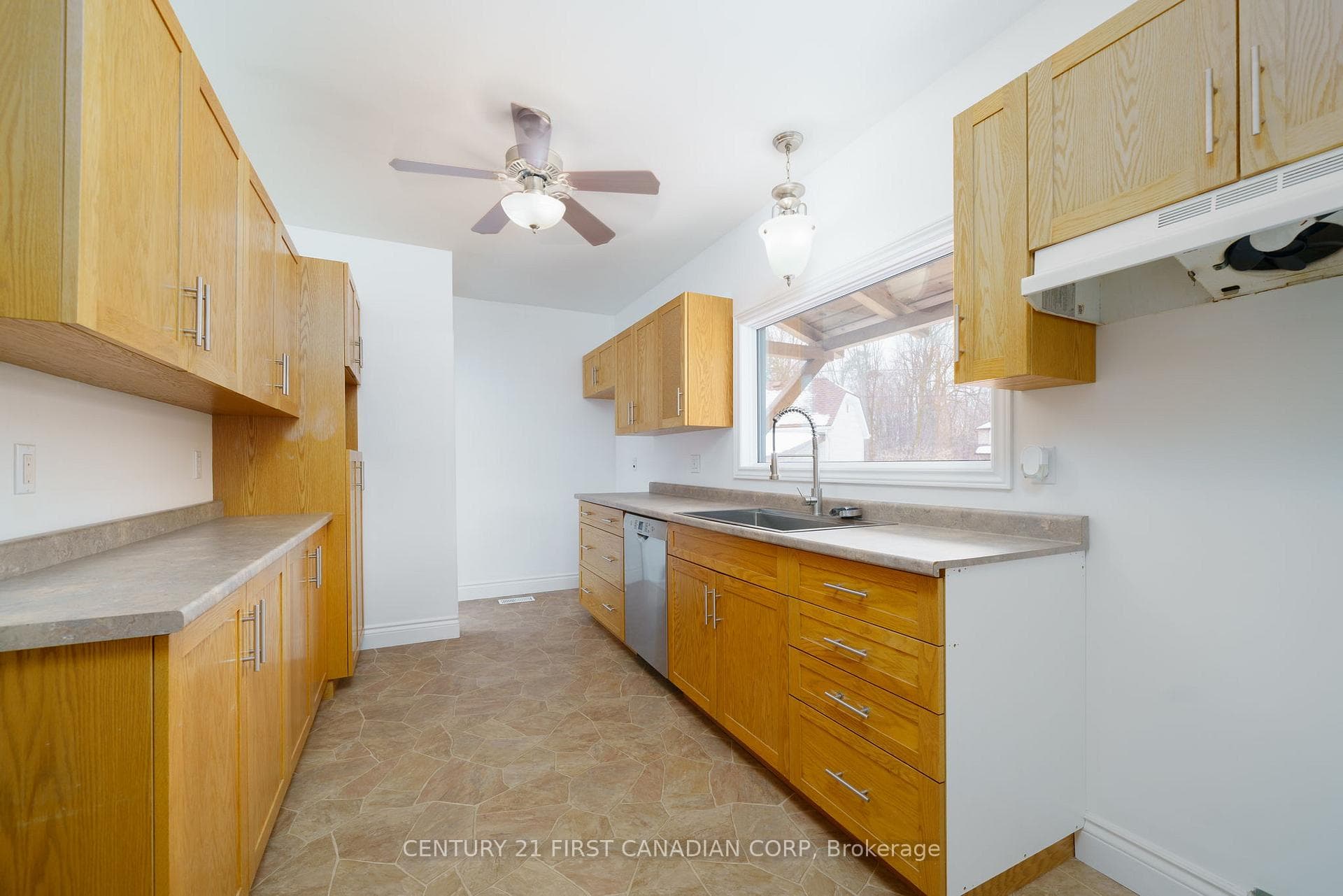 346 Caradoc Street photo 6