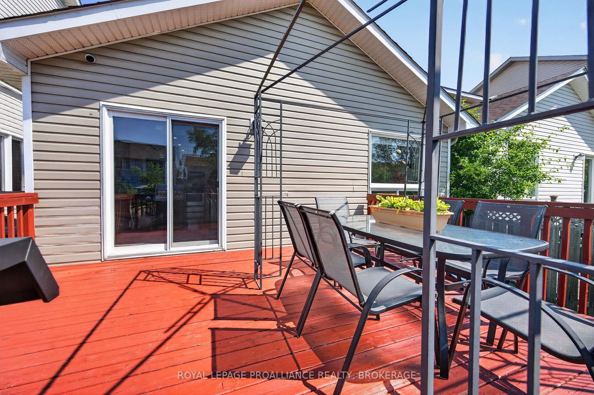 445 Maureen Street photo 36