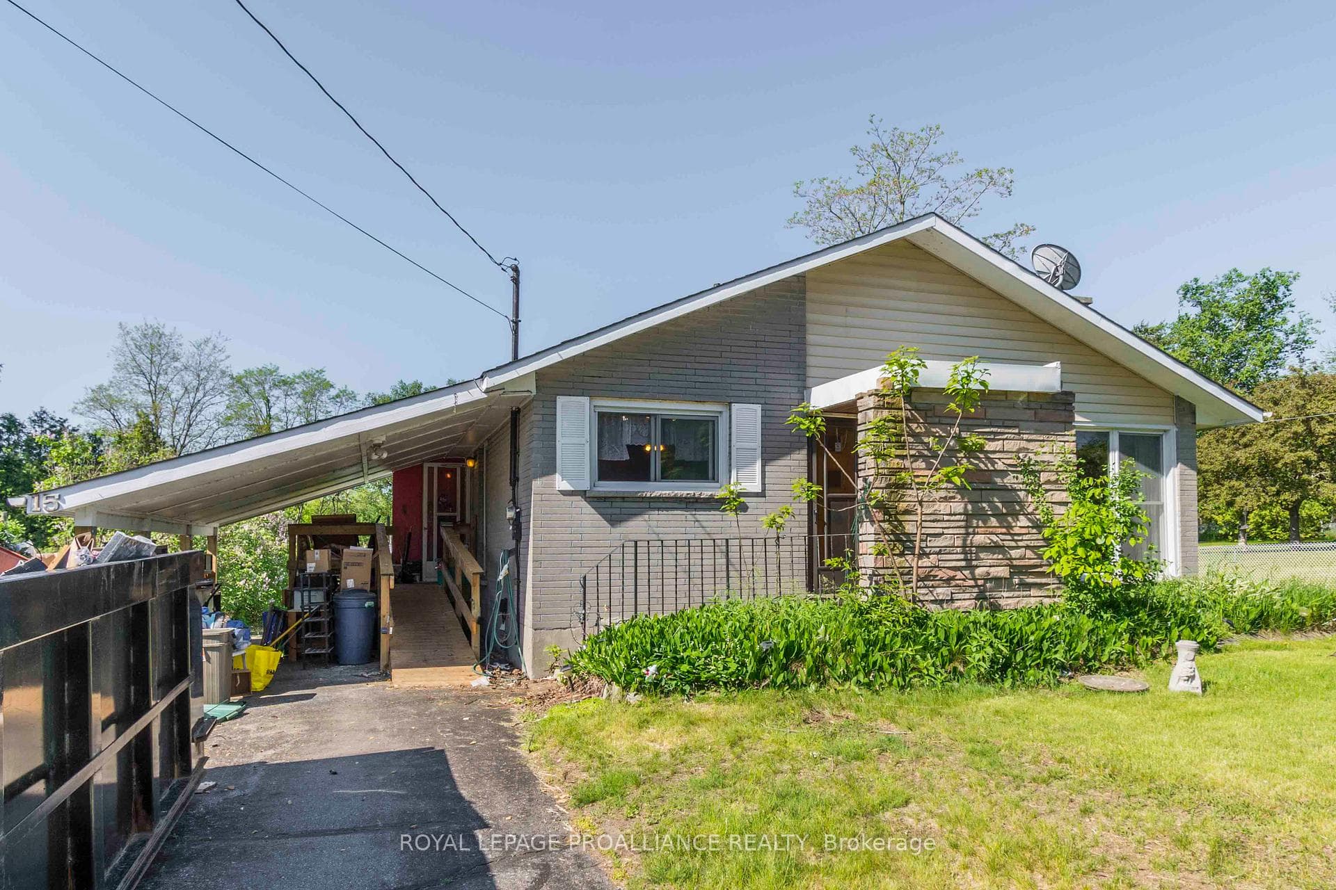 15 Roseland Drive photo 3