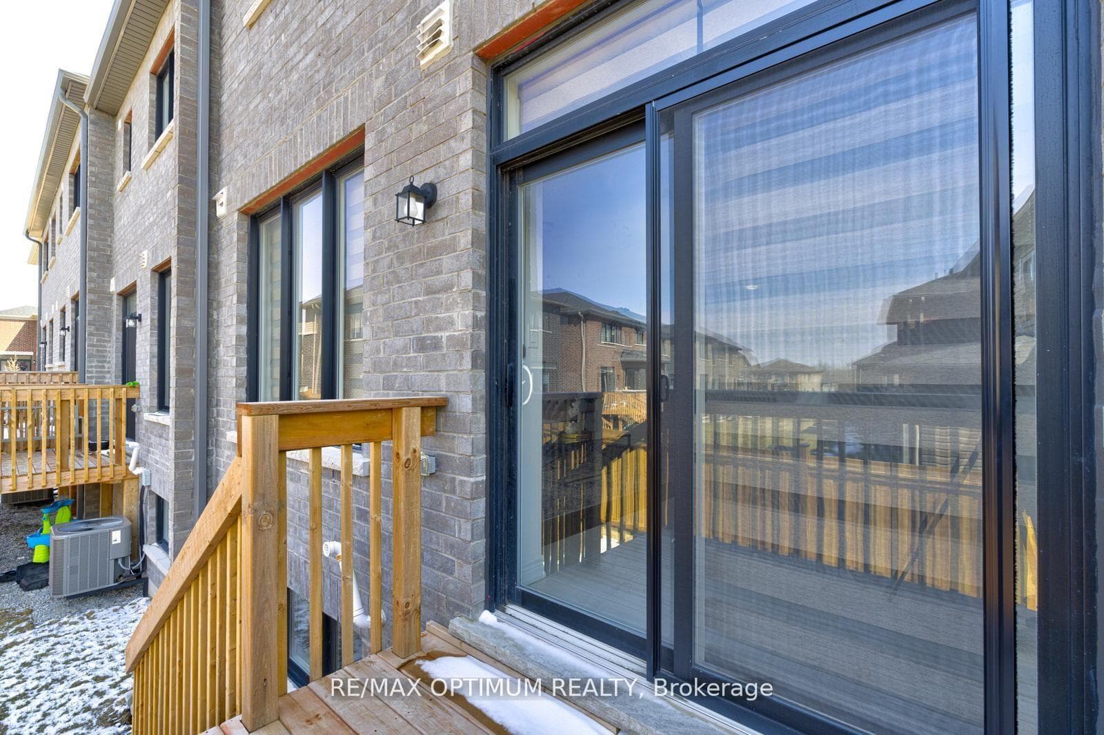 137 Fenchurch Manor photo 34