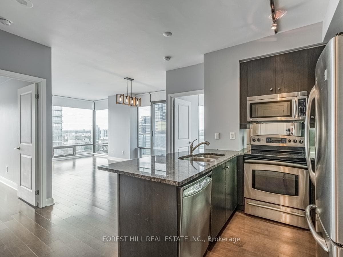 18 Yorkville Avenue Unit 2405 photo 5