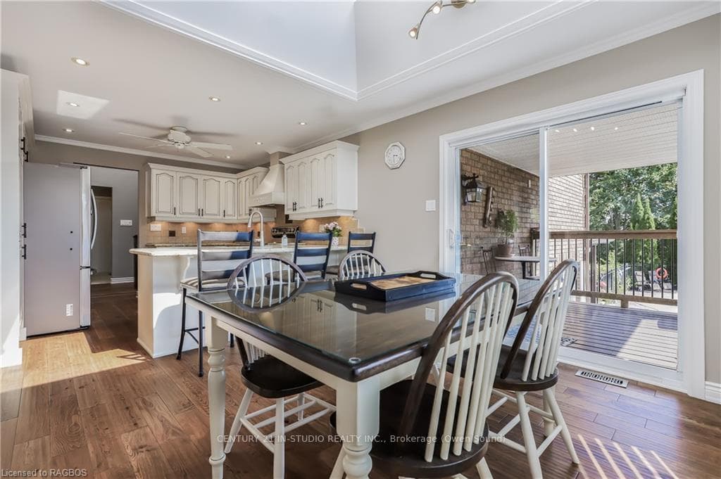 46 ROYAL Court photo 25