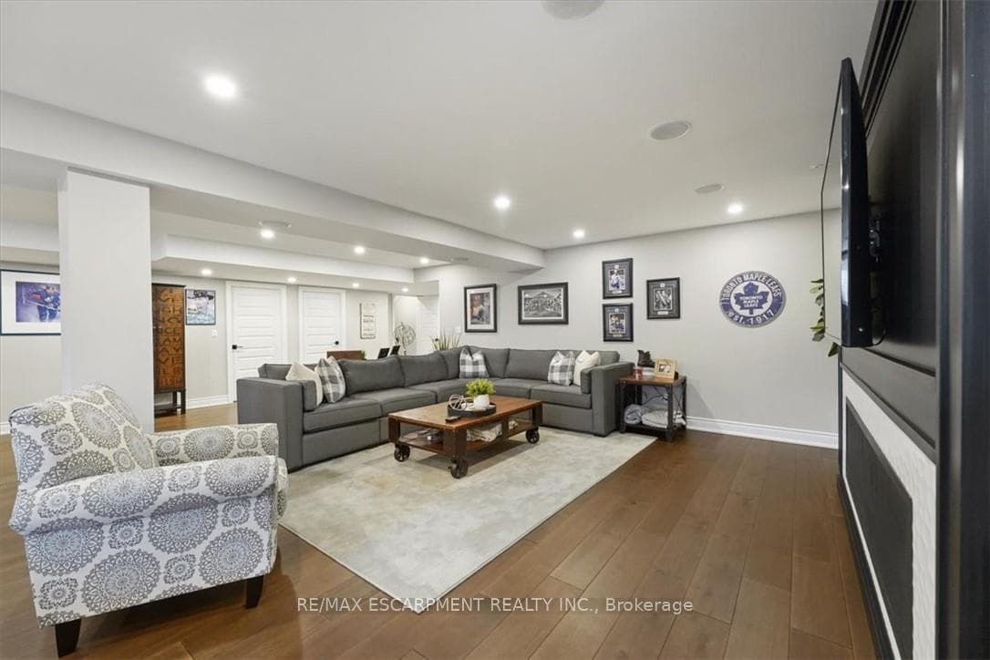 242 JULIA Drive photo 34