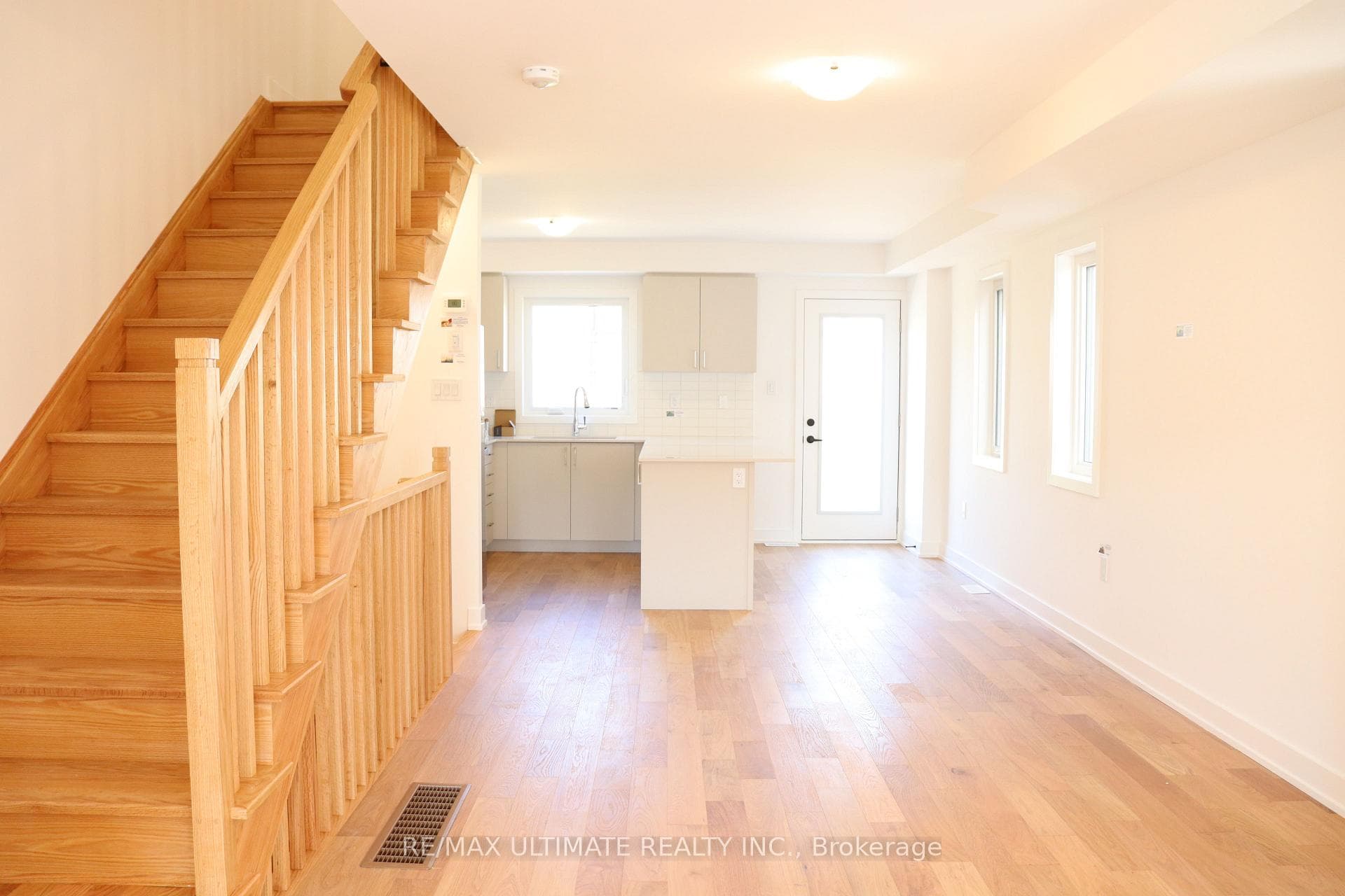 61 Flan Boulevard photo 13