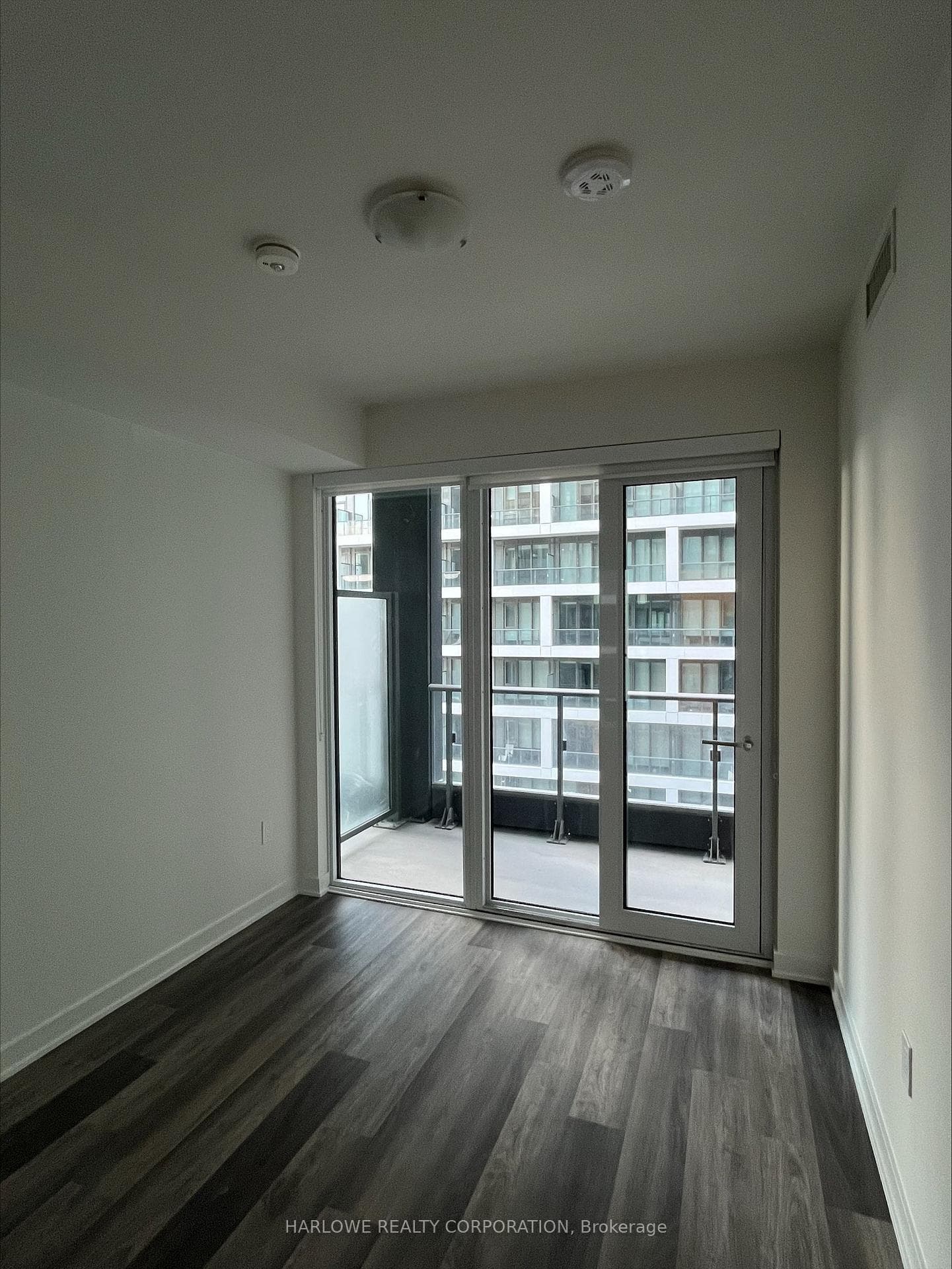 60 Princess Street Unit 832 SE photo 4