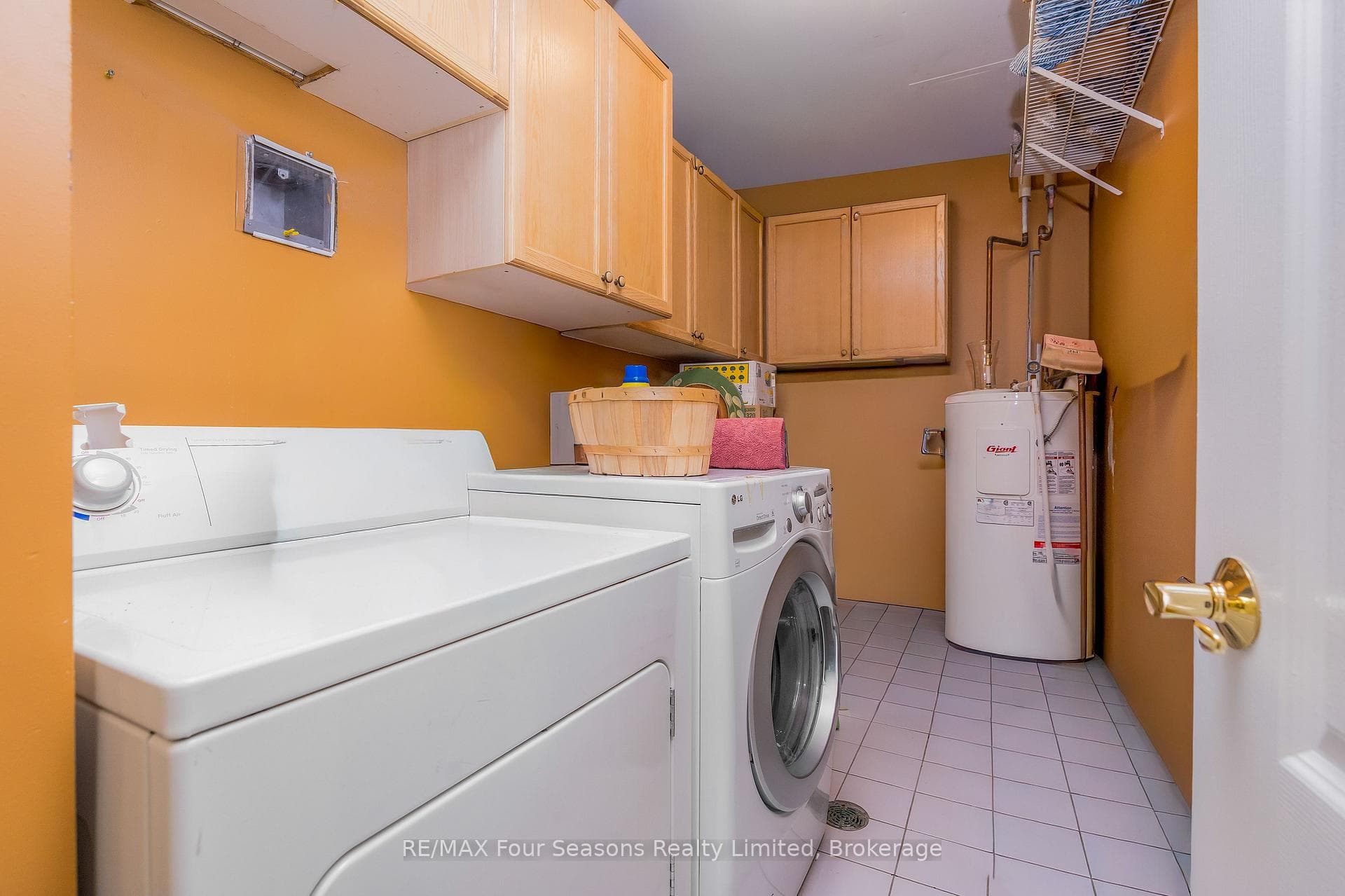 Laundry/Storage