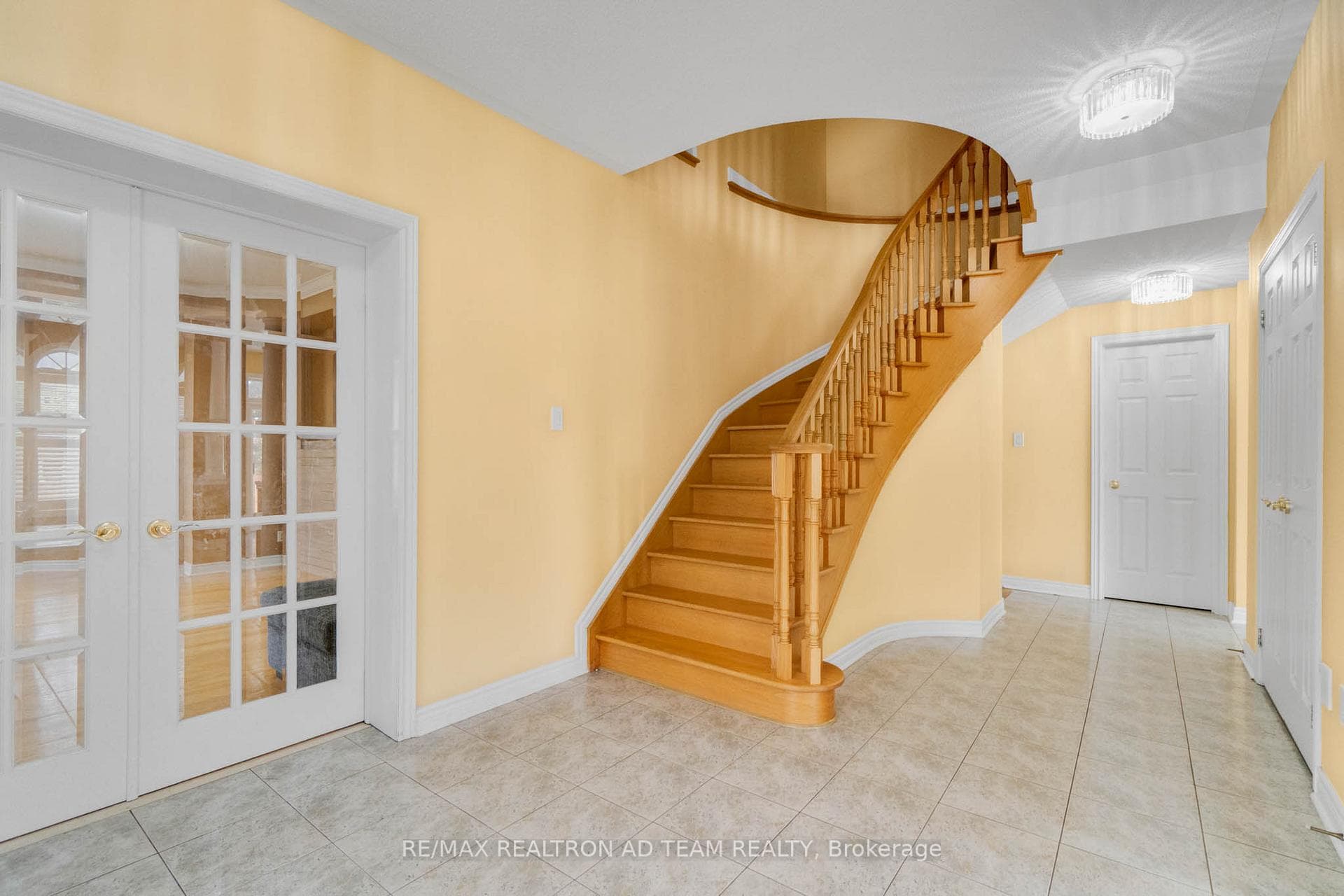 498 Tremblant Court photo 19