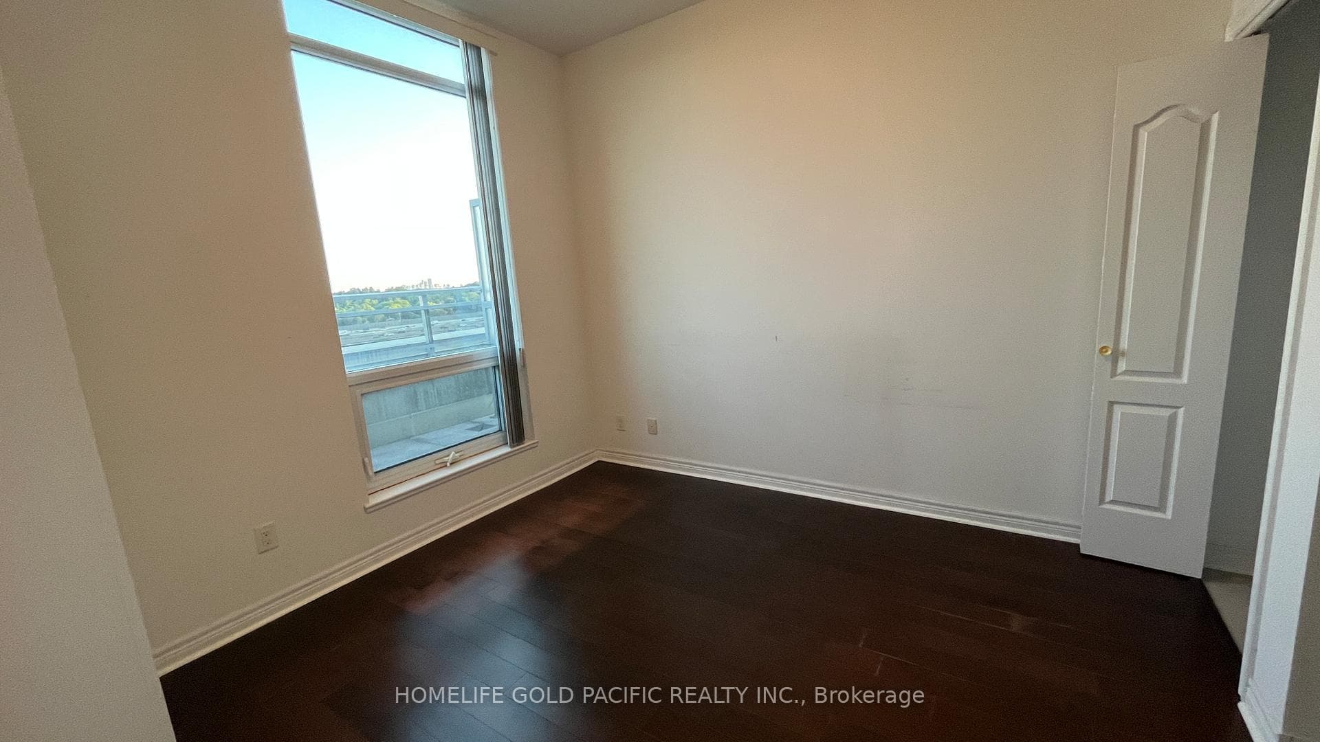 2756 OLD LESLIE Street Unit 1112 photo 11