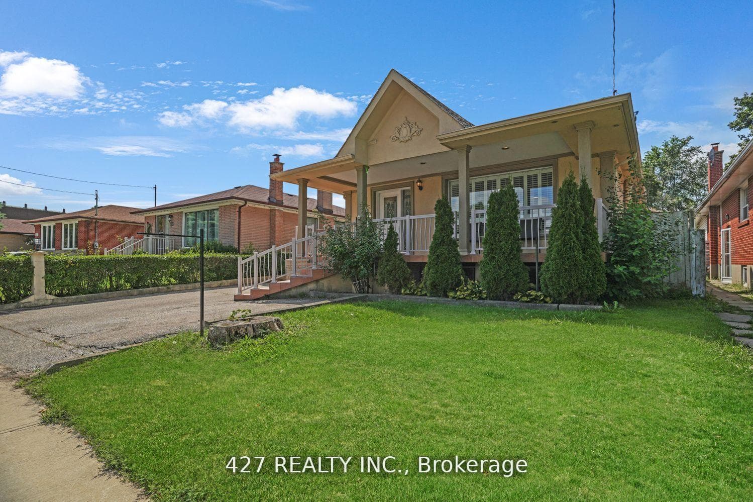 8 Batawa Crescent photo 2