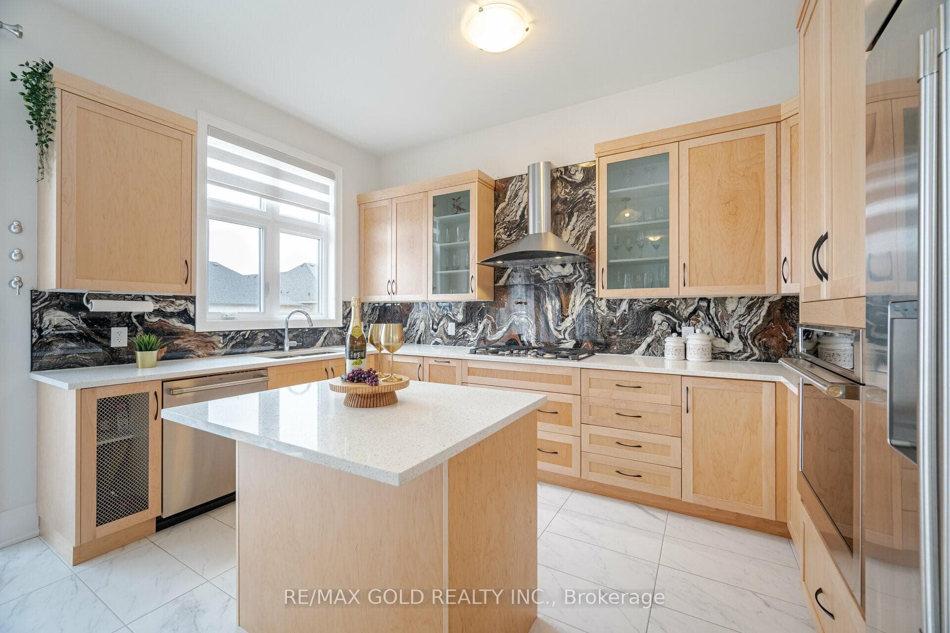 121 Raspberry Ridge Avenue photo 9
