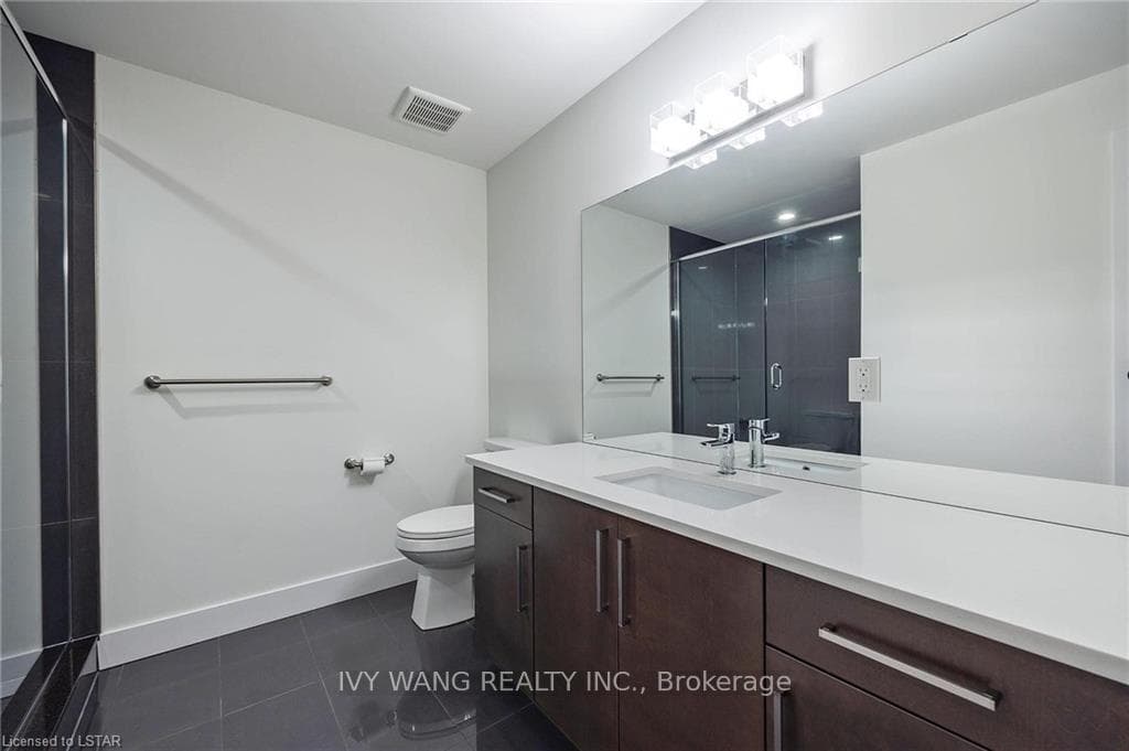 1387 DYER Crescent photo 43