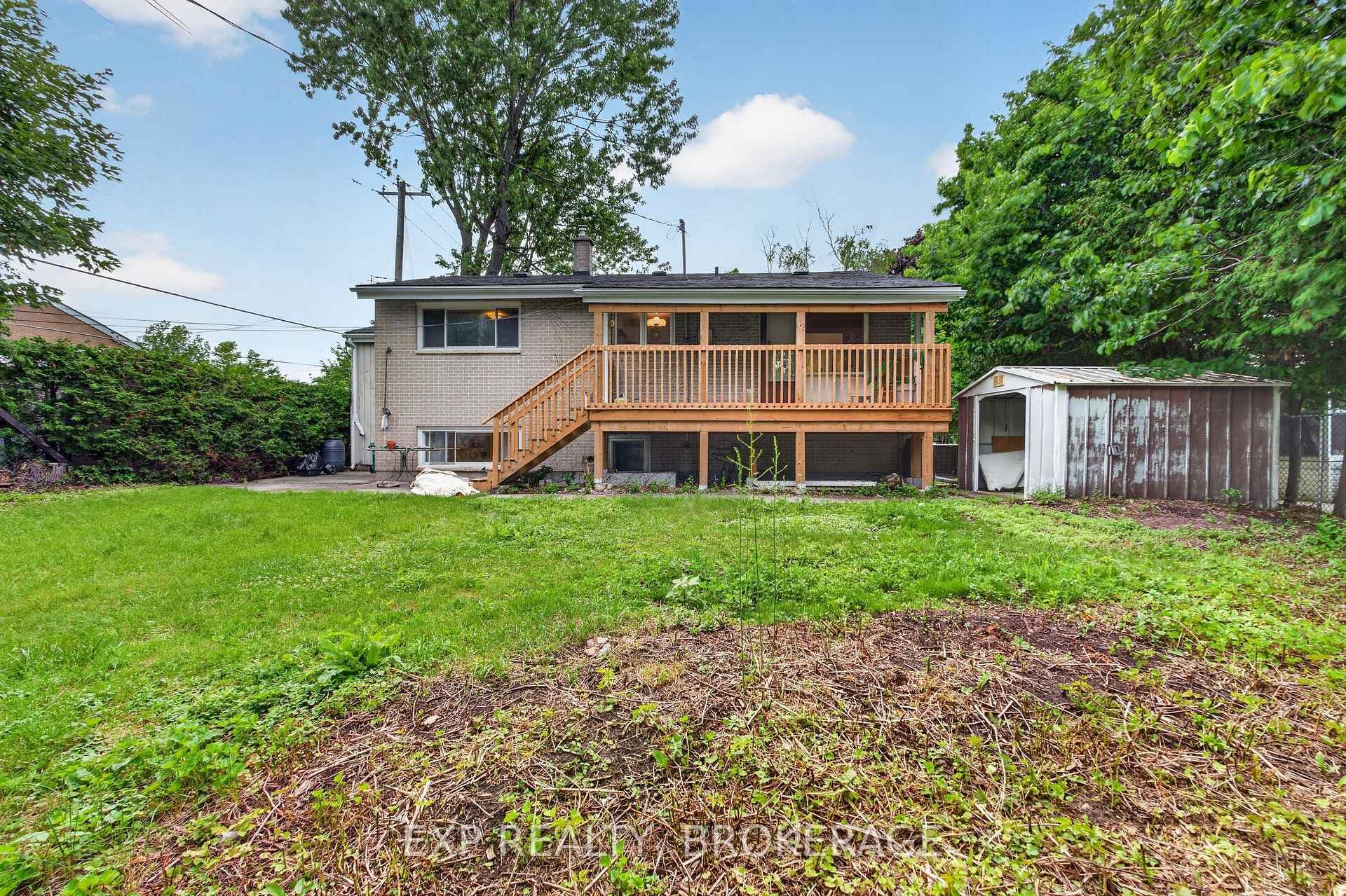 11 PEMBER Place photo 30