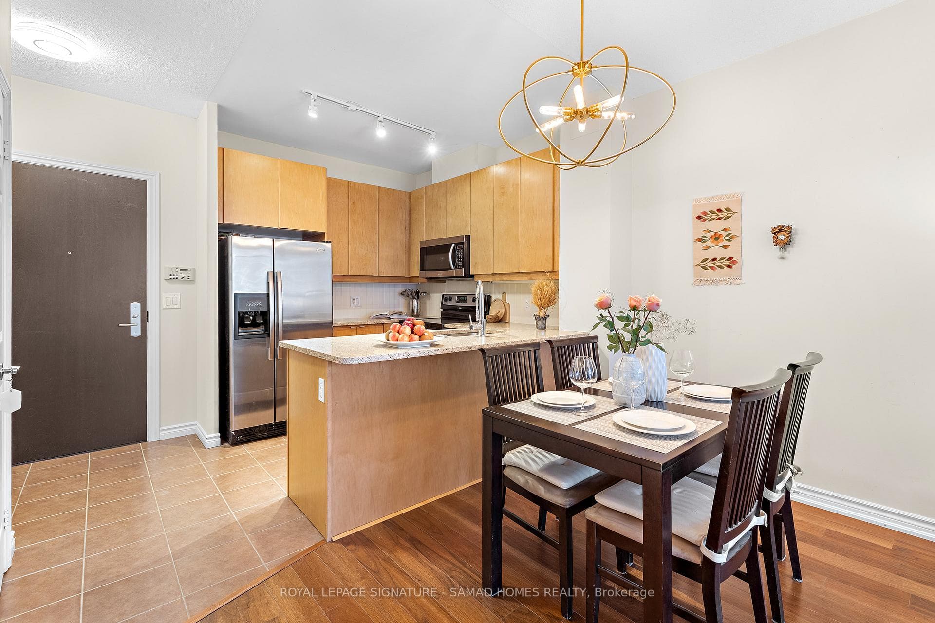 1135 Royal York Road Unit 215 photo 1