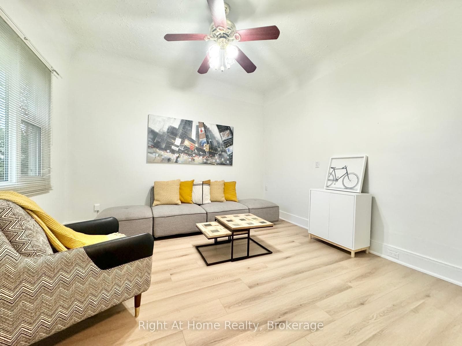 216 Hatt Street photo 2