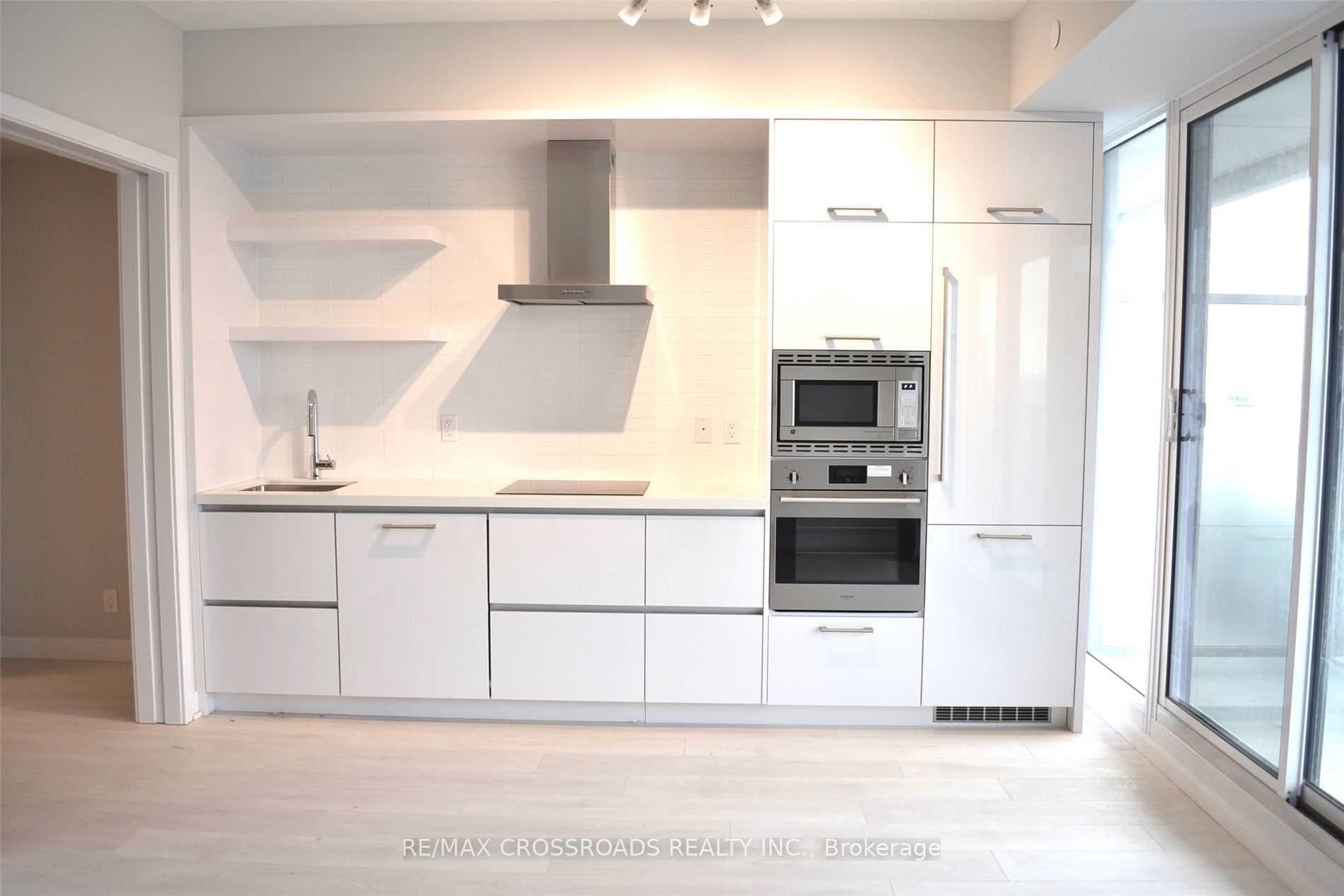 2221 Yonge Street Unit 2511 photo 6