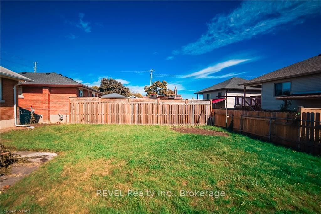 352 BUNTING Road Unit Lower photo 26
