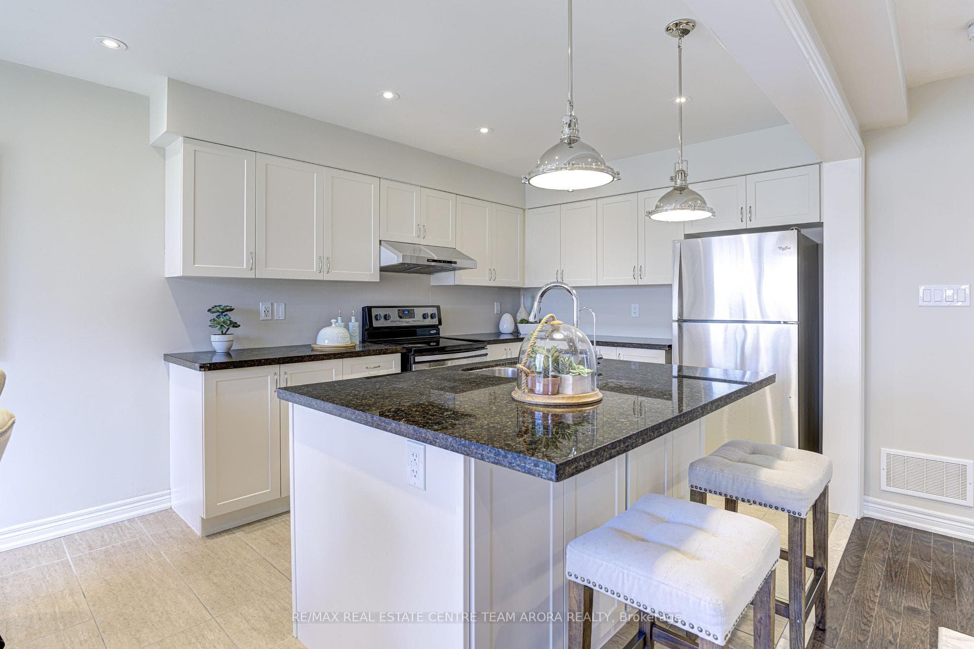 35 Rosebrugh Avenue photo 8