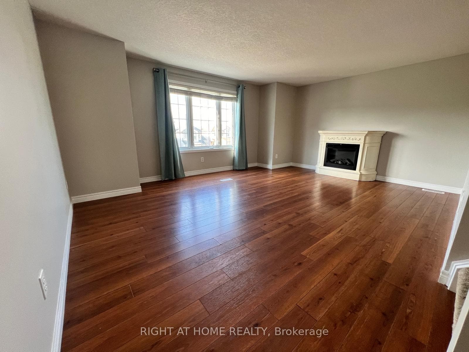 246 Sophia Crescent photo 6